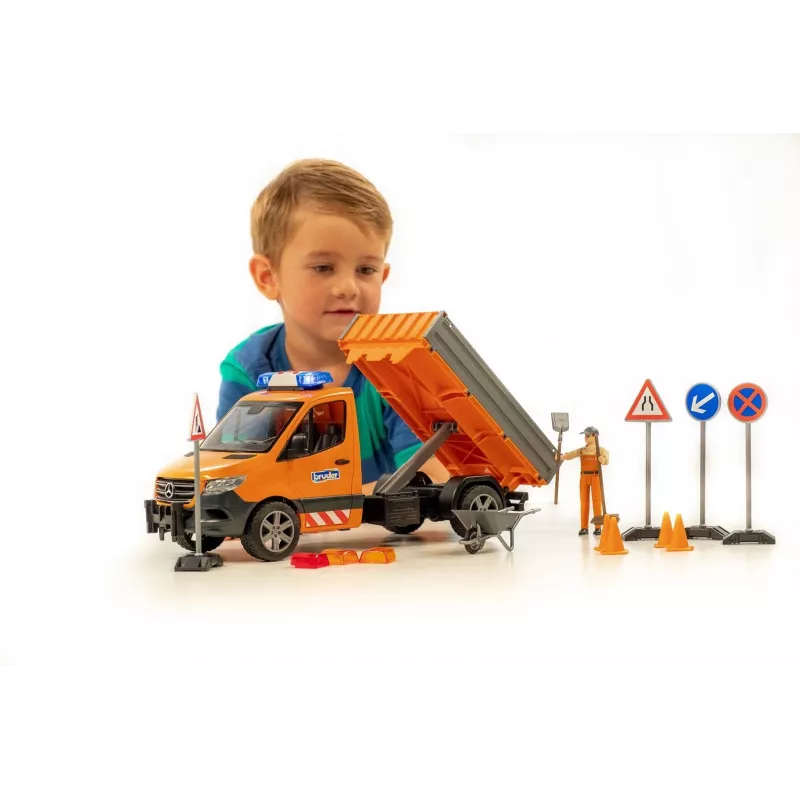 BRUDER MB Sprinter Municipal su šviesos ir garso moduliu, oranžinė, 1:16 mastelis