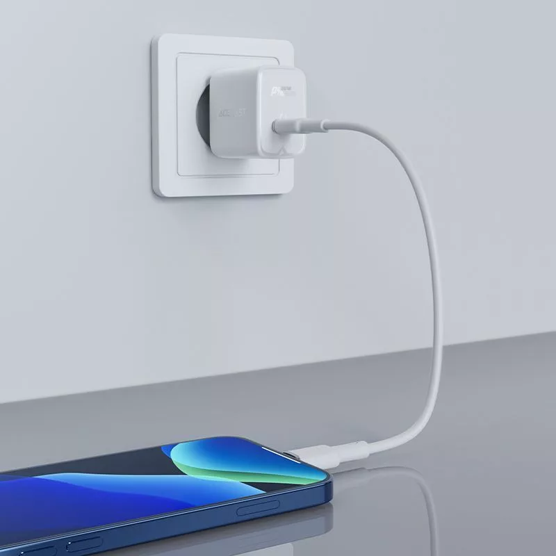 ACEFAST GaN USB-C Įkroviklis 30W PD QC 3.0 AFC FCP Baltas (A21)