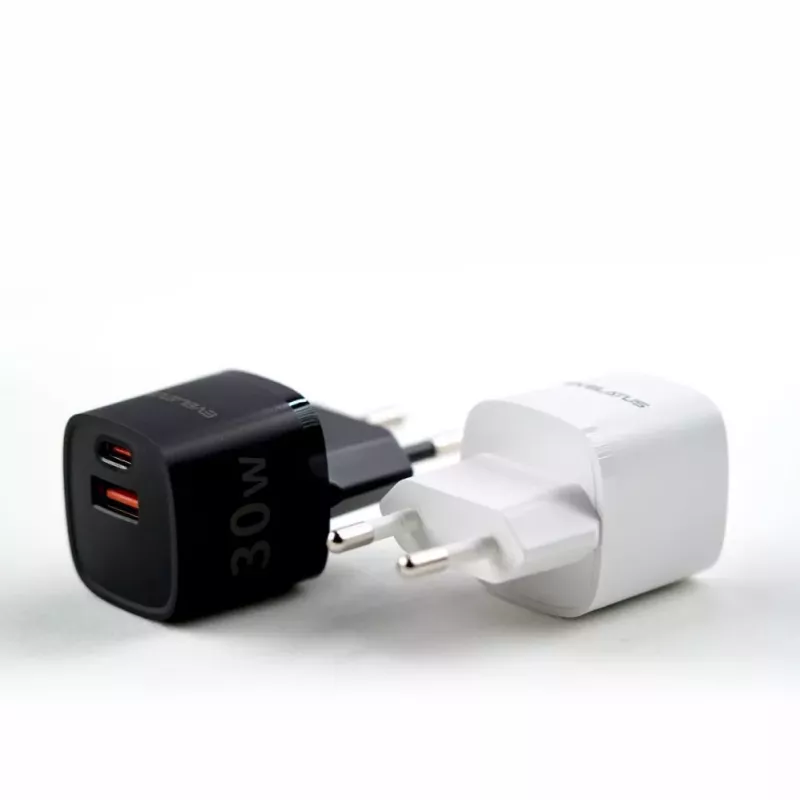 Evelatus USB-A ir USB-C 30W Max EU įkroviklis juodas