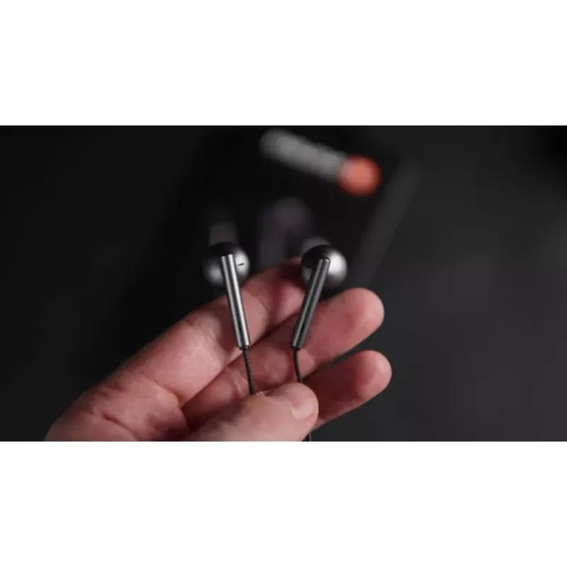 Evelatus Crystal Clear Audio ausinės su 3,5 mm lizdu ir mikrofonu CCA-3.5BL juodos