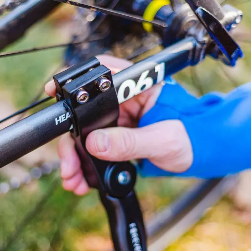 Forever Outdoor Bikes Kickstand - Aliuminio lydinio šoninis stovas 24-29 colių dviračiams, juodas