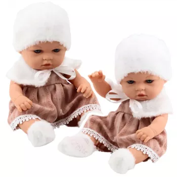 LEAN TOYS Kūdikio lėlė su smėlio spalvos suknele, kepuraite, apykakle ir kojinytėmis
