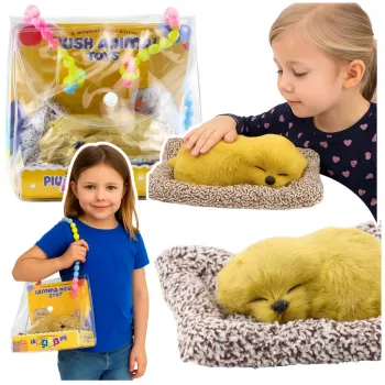 LEAN TOYS Miegantis labradoras ant pagalvės figūrėlė su kailiu permatomame krepšyje garsai