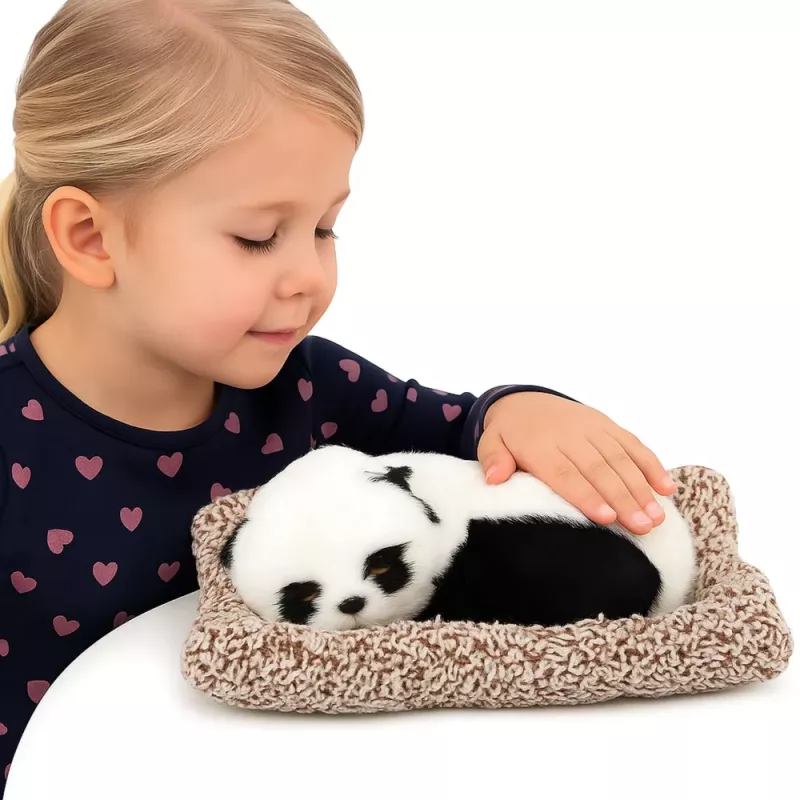 LEAN TOYS Mieganti Panda ant Pagalvės Figūrėlė su Kailiu ir Skaidriu Maišeliu
