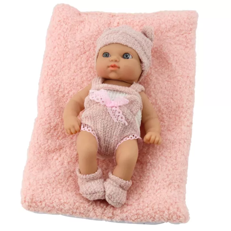 LEAN TOYS Kūdikio lėlė su antklode, baltais ir rožiniais drabužiais, kepure, 18 cm