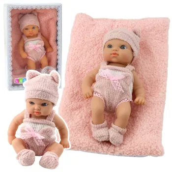 LEAN TOYS Kūdikio lėlė su antklode, baltais ir rožiniais drabužiais, kepure, 18 cm