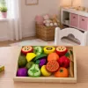 LEAN TOYS Medinis vaisių pjaustymo rinkinys su magnetiniu peiliu ir pjaustymo lentele