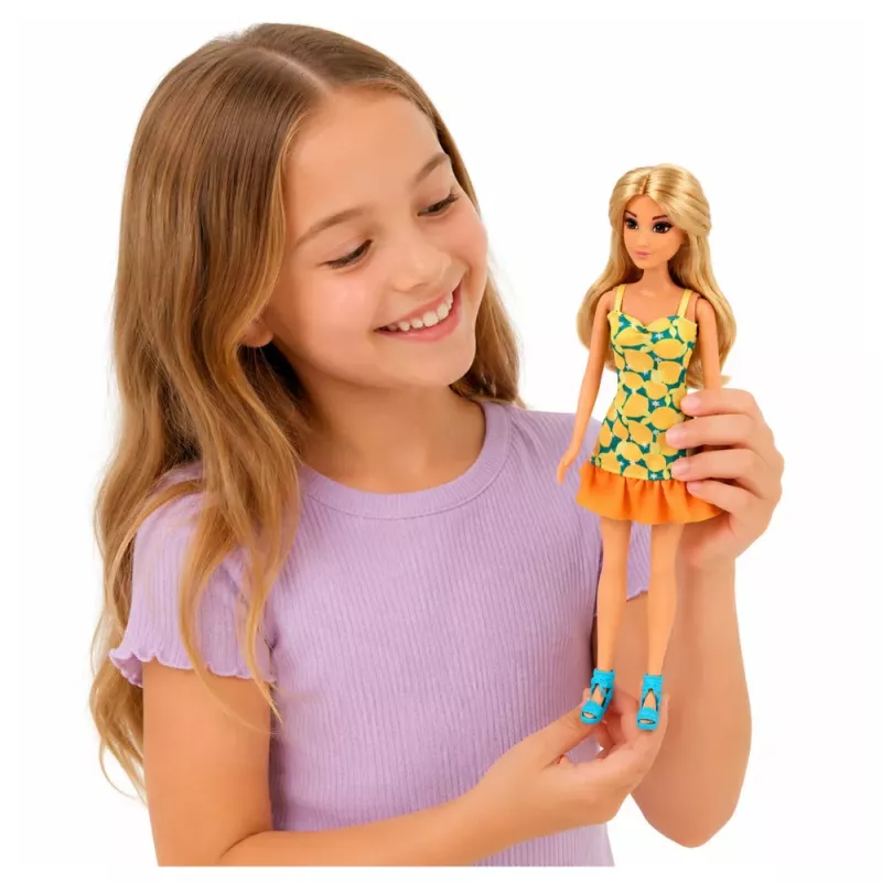 LEAN TOYS Anlily lėlė geltona suknele su kačiuku, sodo baldais, skėčiu ir aksesuarais