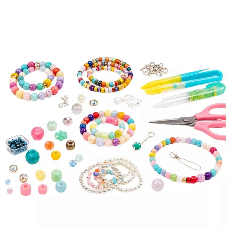 LEAN TOYS Rinkinys papuošalų gamybai dėkle - 1000 vienetų karoliukų, pakabukų, raidžių