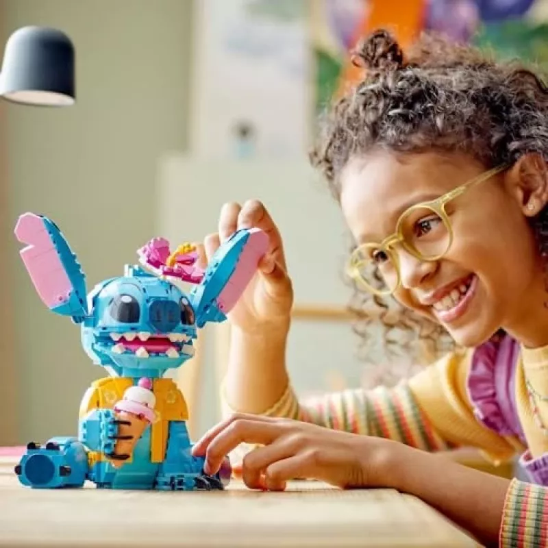 LEGO | Disney Stitch statomas vaikų žaidimų rinkinys su ledų kūgiu 43249