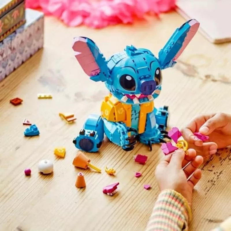 LEGO | Disney Stitch statomas vaikų žaidimų rinkinys su ledų kūgiu 43249