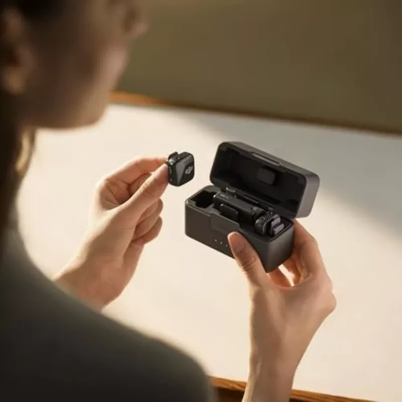 „DJI Mic Mini“ (2 TX + 1 RX + įkrovimo dėklas) belaidžių mikrofonų rinkinys – tamsiai pilkas