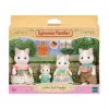 EPOCH Sylvanian Families Milk Cat Family - 4 kolekcinės figūrėlės su floku (Tėtis Cyrus, Mama Stella, Sūnus Freddie, Dukra Millie) nuo 3 metų