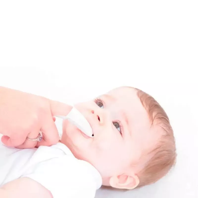 BRUSH BABY dantenų valymo servetėlės su ramunėlėmis ir ksilitoliu 0–16 mėn., 20 vnt.