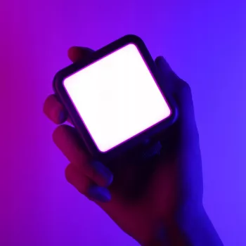 Ulanzi VL49 RGB Pro LED vaizdo šviesa 60 šviesos diodų 2500mAh su magnetiniu laikikliu ir korio grotelėmis