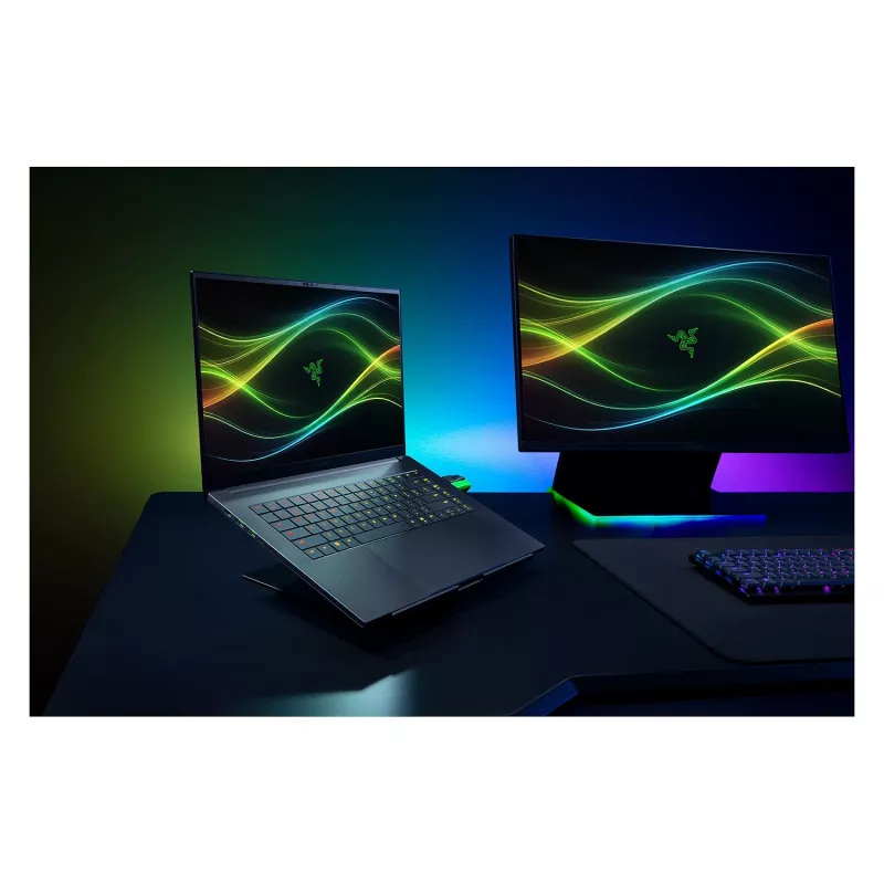 Razer Blade 16 - 16 colių QHD+ 240Hz OLED ekranas, Intel Core Ultra 9 386H, 32GB RAM, 2TB SSD, NVIDIA GeForce RTX 5090, Windows 11