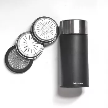 Microplane Universal Mill - juodas/skaidrus rotacinis tarka kietiesiems sūriams, šokoladui, riešutams, prieskoniams