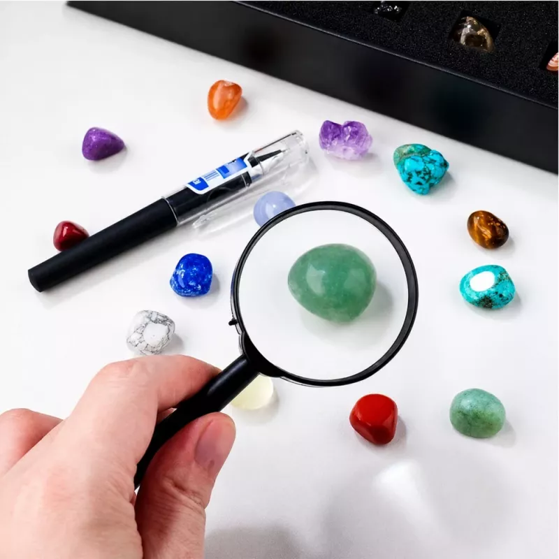 LEAN TOYS Mineralinių akmenų ir natūralių kristalų rinkinys su didinamuoju stiklu ir rašikliu, 43 vnt.