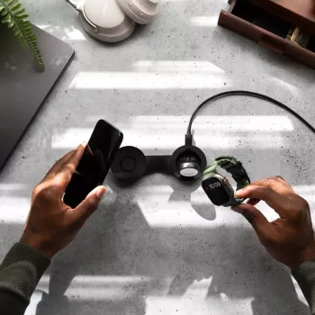 Twelve South ButterFly SE 2-in-1 Qi2 MagSafe įkroviklis, skirtas iPhone ir Apple Watch, juodos spalvos