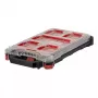 Milwaukee PACKOUT Slim Organizer Medium 8277387 - IP65 atsparus vandeniui ir dulkėms, 10 išimamų dėklų, skaidrus polikarbonato dangtis, metaliniai sustiprinti užraktai, raudonas/juodas