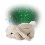 Cloud b Twilight Buddies Zuikio pliušinis naktinis šviestuvas-projektorius smėlio spalvos