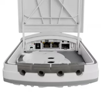 MikroTik FTC21-UPS šviesolaidžio į varinį laikmenų keitiklis su integruotu UPS, 1x Gigabit Ethernet, 1x SFP, pasyviu PoE, akumuliatoriaus atsargine maitinimo sistema, montuojamas ant sienos