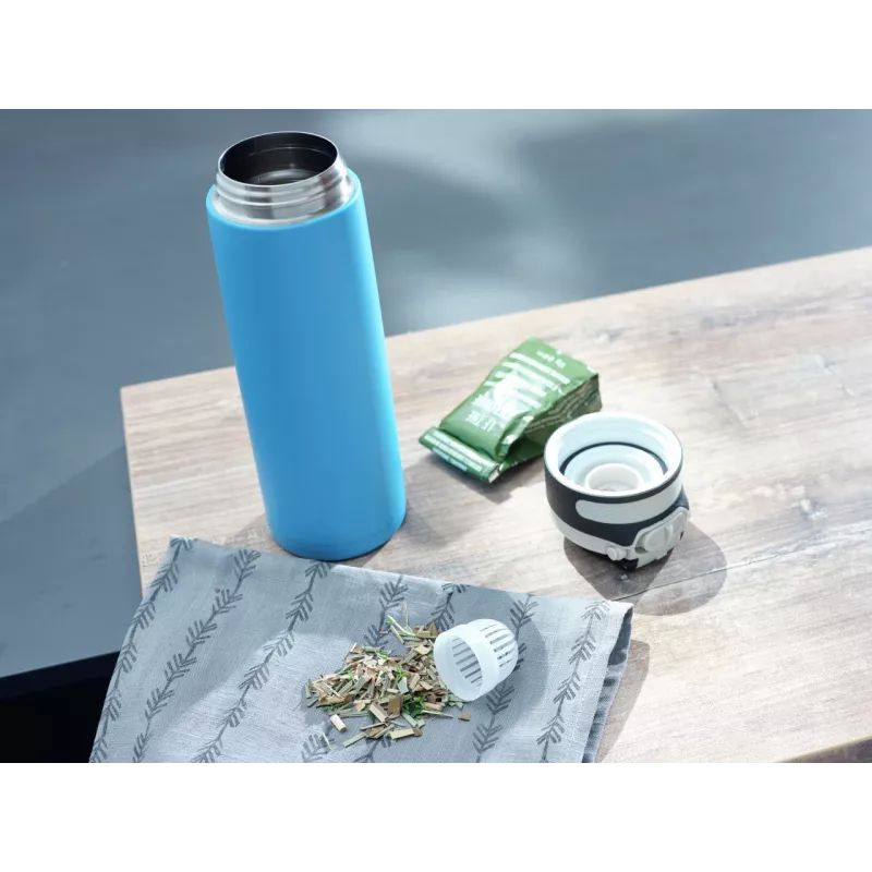 LEIFHEIT Thermos Flip 600ml šviesiai mėlyna vakuuminė termo izoliuota nerūdijančio plieno gertuvė