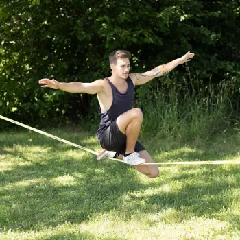 SCHILDKRÖT Slackline rinkinys 15 m geltonas, 50 mm pločio su reketo įtempimo sistema - Pusiausvyros treniravimo rinkinys 970701