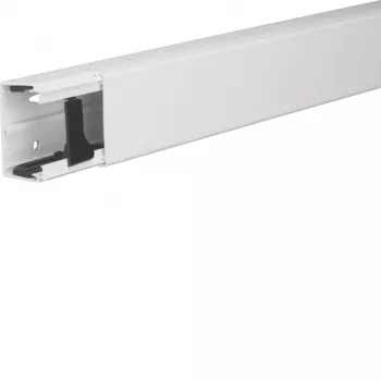 Hager LFE4006009016 Oro sąlygoms atsparus UV stabilus kabelių kanalas 40x60 mm, 2 m, eismo baltumo