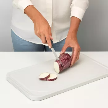 Brabantia ReNew pjaustymo lenta / padėklas patiekalams, didelė, šviesiai pilka