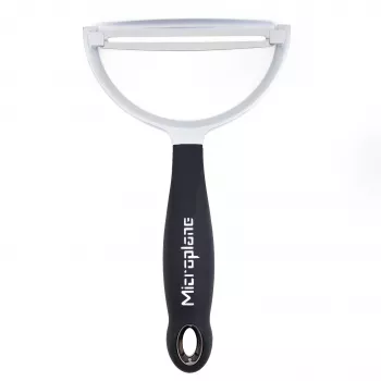 Microplane Peeler XL pasukamas skustuvas su chirurginio plieno ašmenimis, ergonomiška soft-touch rankena, integruotu akutėms šalinti, juodas