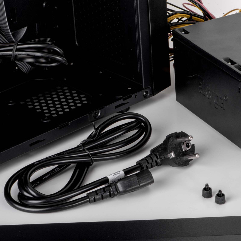 Akyga AK-PC-06S maitinimo kabelis CEE 7/7 (Schuko) – IEC C13, varis 3 x 1,5 mm², 3 m, juodas