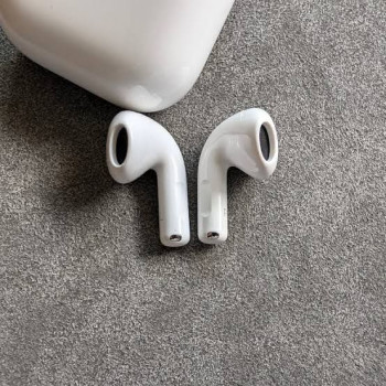Apple AirPods 5 ausinės, baltos, MKFW4LL/A