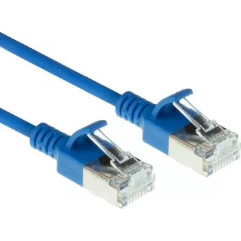 ACT mėlynas 5m LSZH U/FTP CAT6A duomenų centro plonas pataisymo kabelis su apsauginiais fiksatoriais ir RJ45 jungtimis (DC7605)