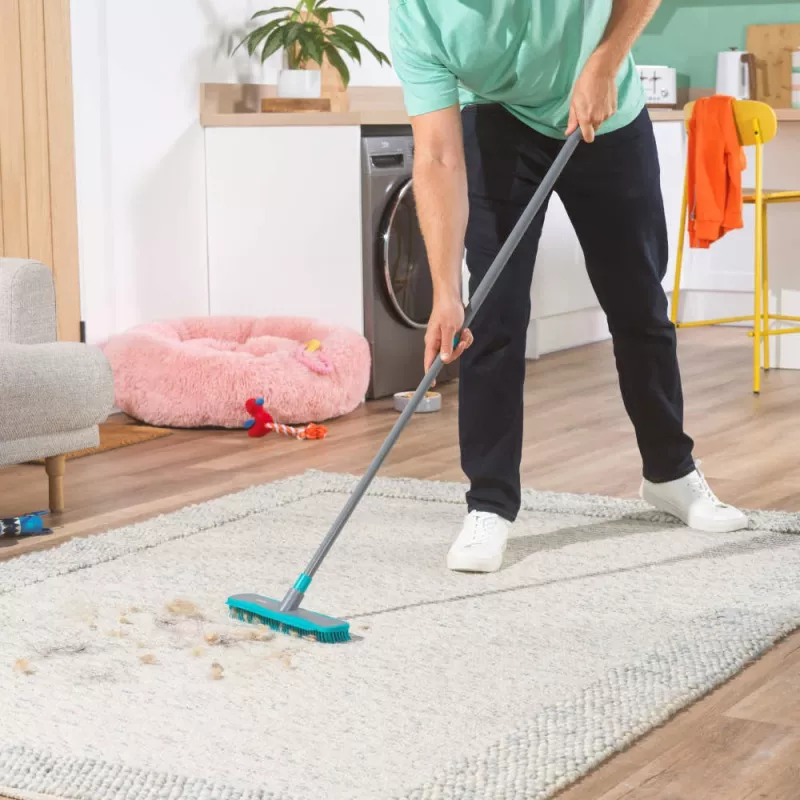 Beldray LA00000011UFEU7 Anti-Bac Dual Action Rubber Head Broom su teleskopine rankena, pilka/juoda