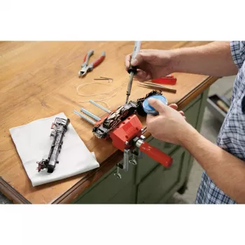 BESSEY S10-ST mini spaustuvas S 10 sraigtinis spaustuvas, raudonas, 100 mm suspaudimo plotis, 50 mm gerklės gylis, su 2 stalo spaustukais