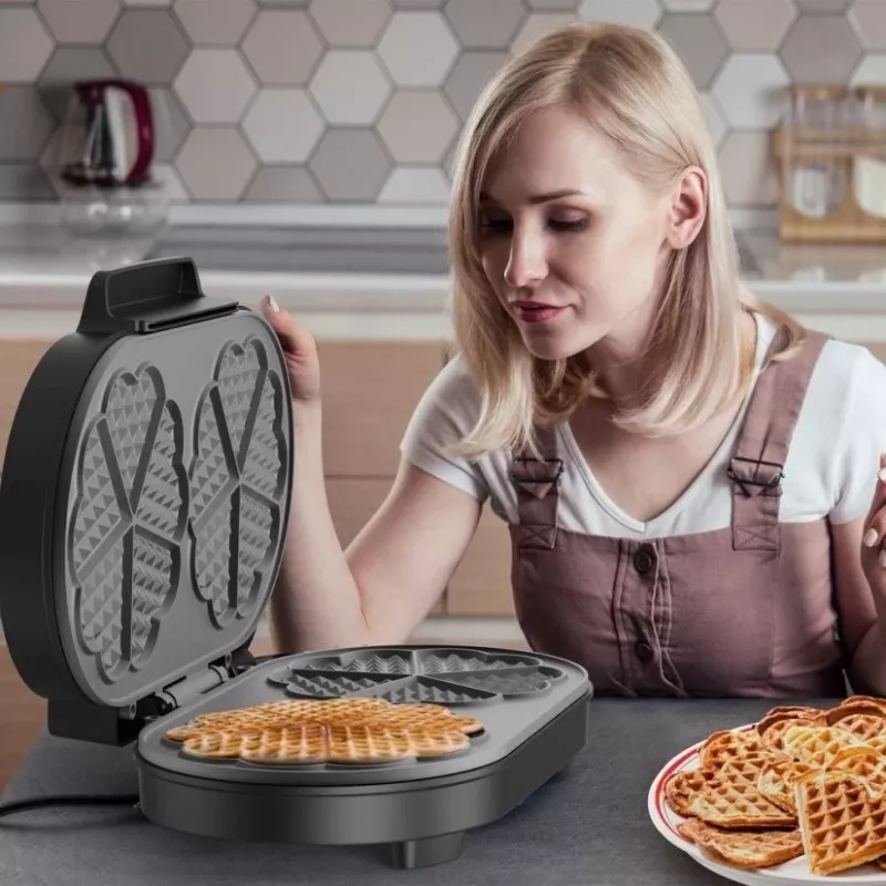 BLACK+DECKER BXFC3200E 1400 W belgiškų vaflių keptuvė – nelipni danga, reguliuojamas termostatas, nerūdijantis plienas