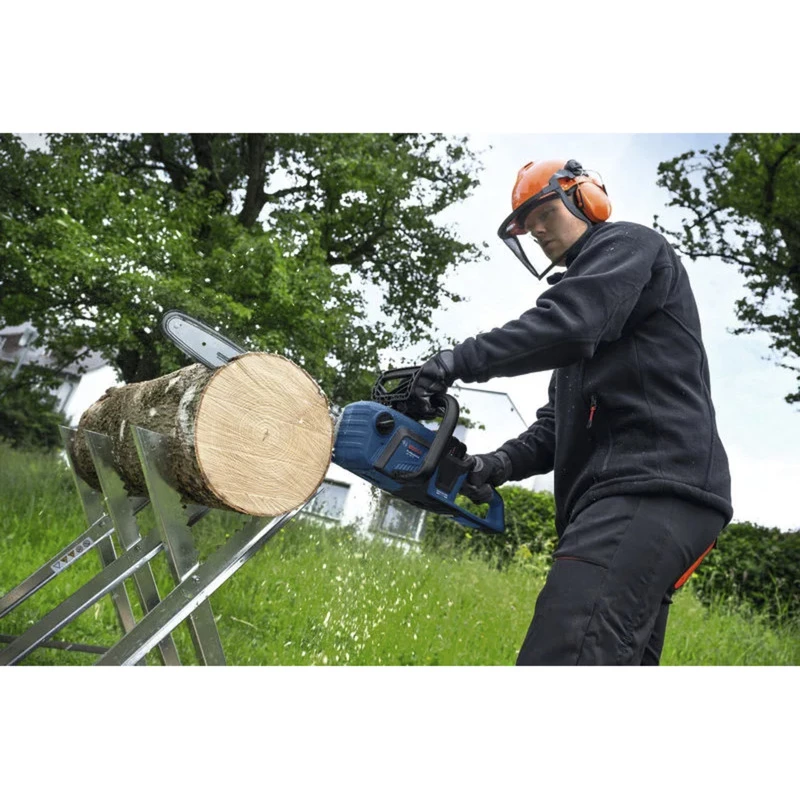 BOSCH Professional GKE 18V-40 belaidis grandininis pjūklas, 18V, 5,5 Ah ličio jonų baterija, mėlynas