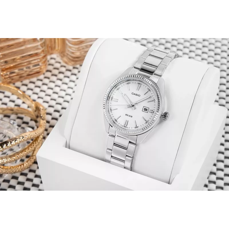 CASIO LTP1302PD7A1V Unisex Analoginis Kvarcinis Laikrodis, Sidabrinis Nerūdijantis Plienas, 34,5 x 30,2 x 8,7 mm