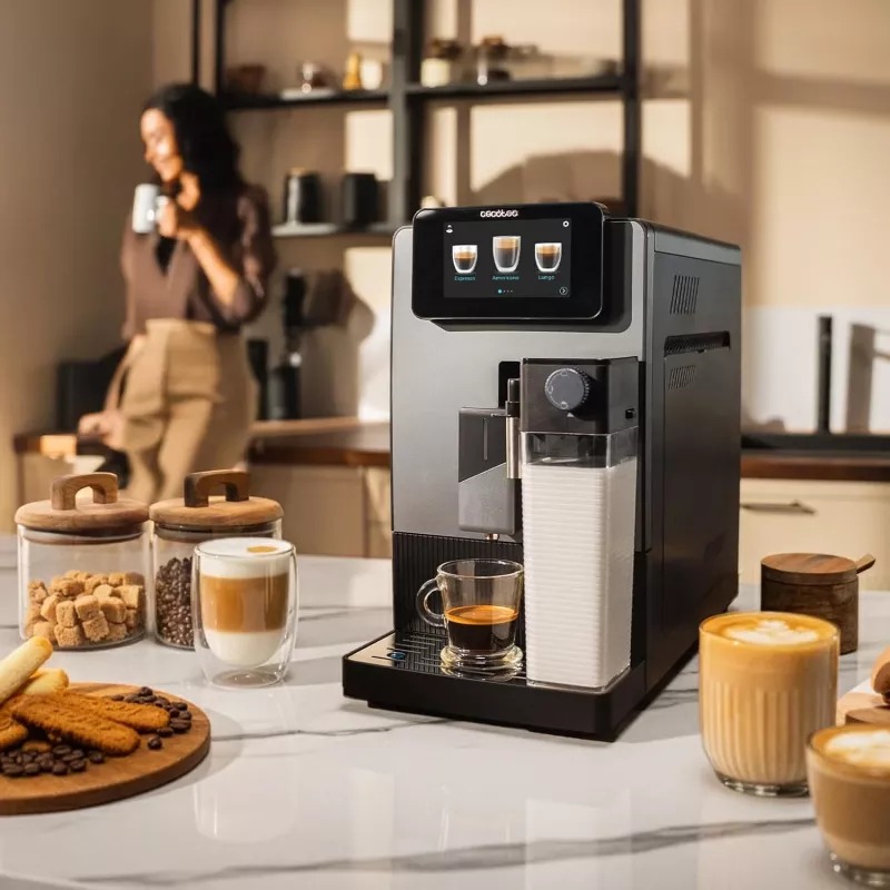 Cecotec kavos aparatas Cremmaet Latte Jar 19 bar automatinis su įmontuotu pieno putotoju juodas/sidabrinis 1500 W