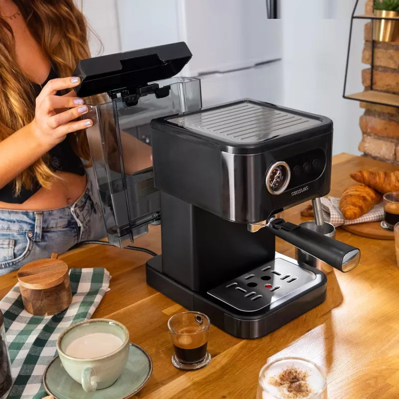 Cecotec Power Espresso 20 Pro Latte kavos aparatas, 20 barų siurblio slėgis, įmontuotas pieno putotuvas, pusiau automatinis, juodas, 1350 W