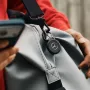 Chipolo LOOP Mercedes – Įkraunamas Bluetooth sekiklis su silikonine kilpa, skirtas iOS ir Android, juodas