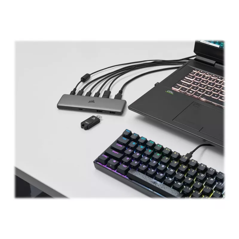 Corsair USB100 7 prievadų USB-C šakotuvas su 4 USB 3.0 Type-A ir 3 USB-C prievadais, 5Gbps, aliuminio, juodos spalvos