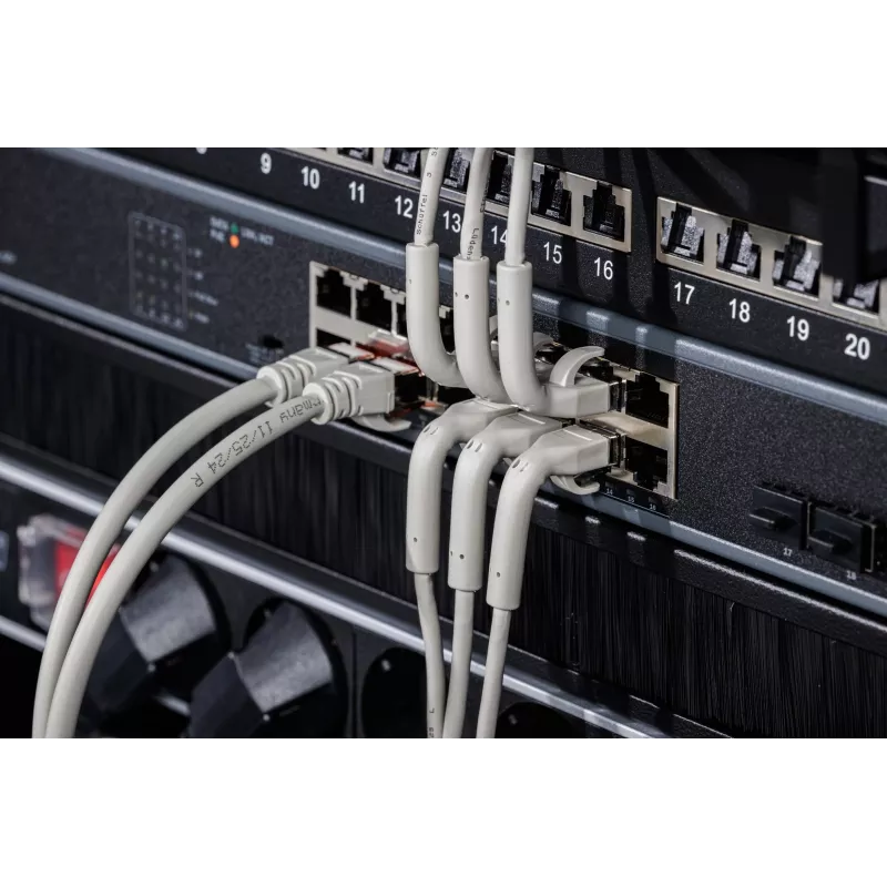 DIGITUS CAT 6A F/FTP kampinis RJ-45 pataisos kabelis, varinis, 0,3 m, pilkas, 10 vnt. pakuotėje