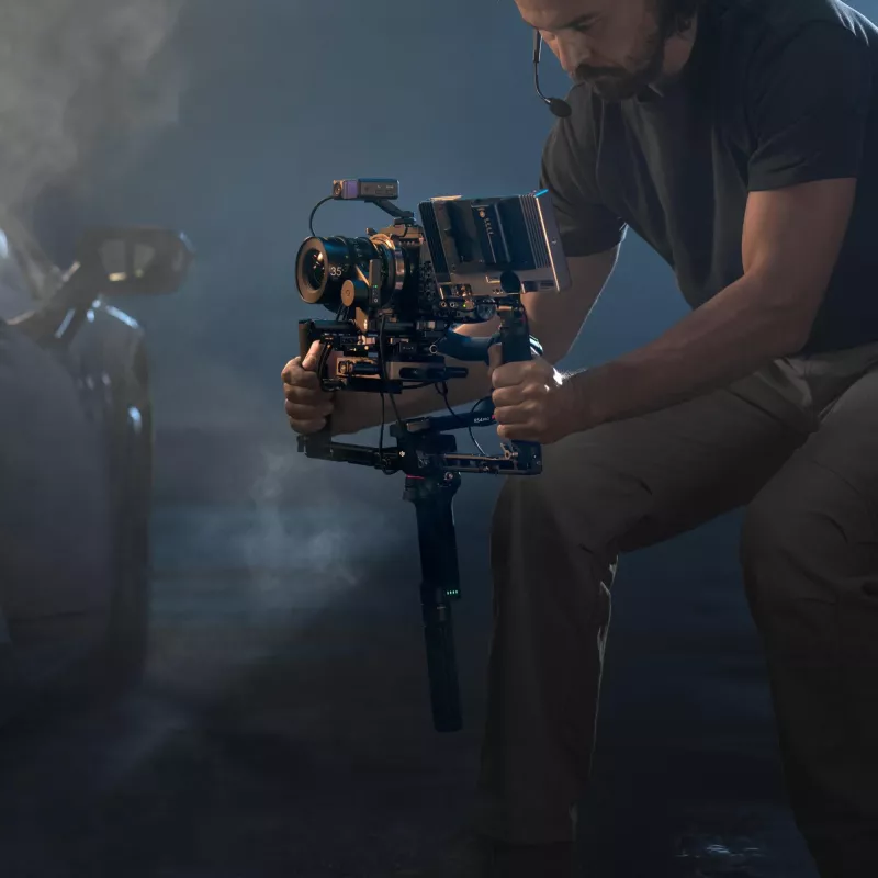 DJI RS 4 Pro Combo 2026 gimbalinis stabilizatorius su vaizdo siųstuvu ir Focus Pro varikliu