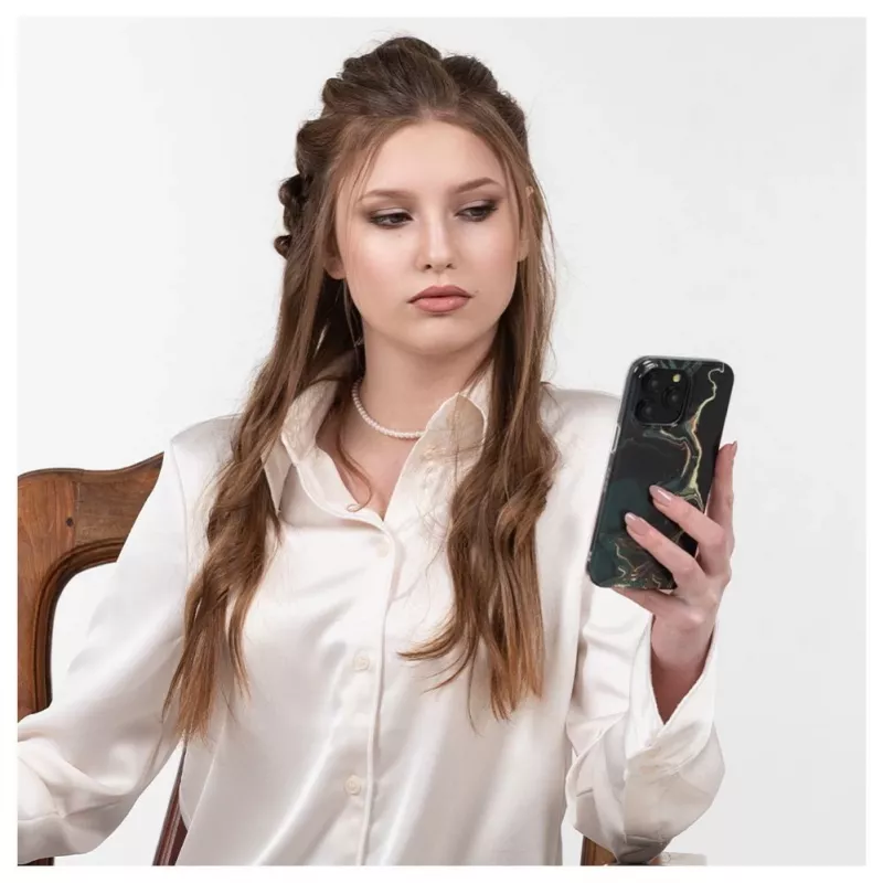Evelatus Apple iPhone 15 Pro PC dėklas su individualiu marmuro raštu tamsiai žalias