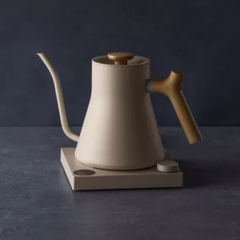 Fellow Stagg EKG PRO elektrinis virdulys pour-over kavai 900ml sezamo smėlio spalvos su medine rankena