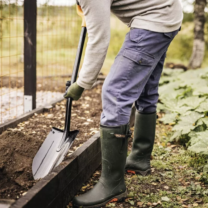 Fiskars Solid+ XL aštrus kastuvas su plienine D formos rankena, boro plieno geležte, 1250 mm