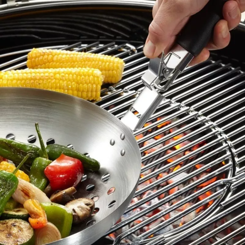 GEFU 89250 Wok keptuvė 30 cm nerūdijančio plieno su nepridegančia danga, tinkama indukcijai, atspari orkaitei iki 200°C, su lašėjimą apsaugančiu kraštu