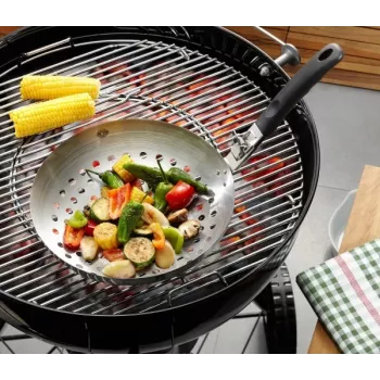 GEFU 89250 Wok keptuvė 30 cm nerūdijančio plieno su nepridegančia danga, tinkama indukcijai, atspari orkaitei iki 200°C, su lašėjimą apsaugančiu kraštu